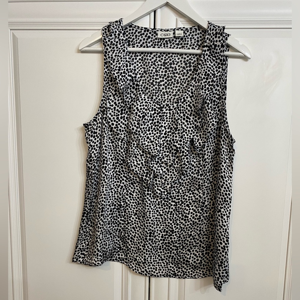 Cato Sz Large White with Black Polka Dots Sleeveless Blouse with V Neck Ruffles